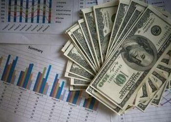 Dólar fecha último pregão em forte queda, cotado a R$ 5,49
