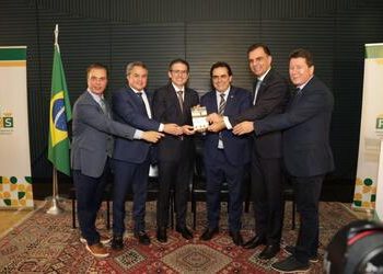 Frente Parlamentar do Comércio e Serviços lança agenda legislativa e conquista primeira vitória