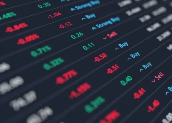 Ibovespa hoje tem queda de 1,61% e fecha acima dos 133 mil pontos