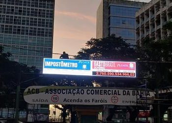 Salvador recebe painel do Gasto Brasil em frente à associação comercial mais antiga do país