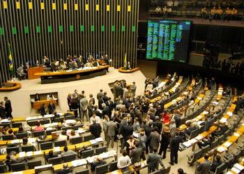 Congresso inicia semana com debates sobre anistia, reforma administrativa e tarifaço