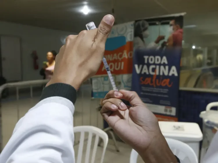 Covid-19: positividade de testes salta de 5 % para 13 % em um mês