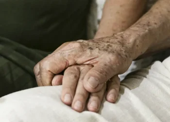 Falta de saneamento básico leva mais de 80 mil idosos à internação de no Brasil