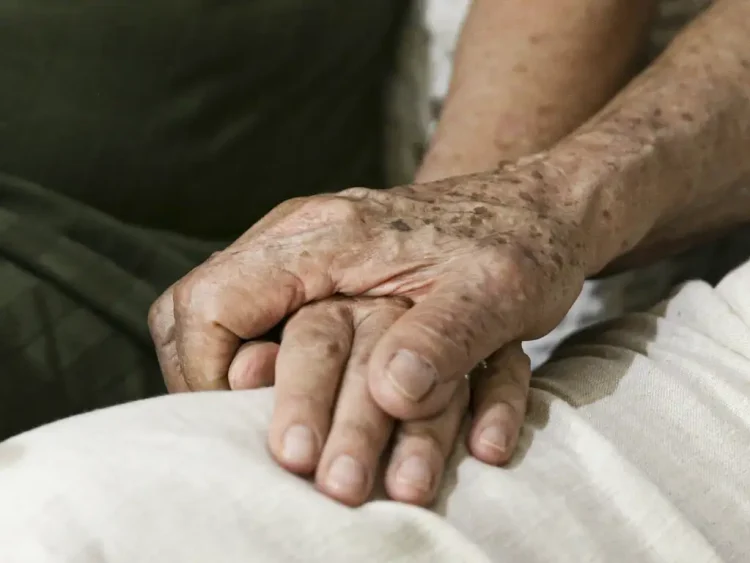 Falta de saneamento básico leva mais de 80 mil idosos à internação de no Brasil