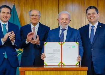 Governo brasileiro libera R$ 30 bi para empresas afetadas por tarifaço
