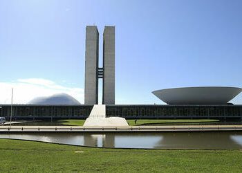 Congresso inicia semana com foco em anistia, reforma administrativa e orçamento