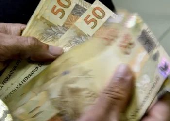 Mais da metade dos brasileiros das classes ABC estão preocupados com futuro financeiro