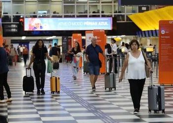 Malha aérea encolhe 15% em dois anos, mesmo com recorde de passageiros