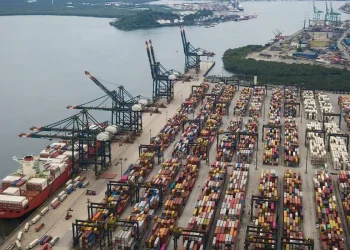 Tarifaço americano derruba confiança da indústria exportadora, mostra CNI