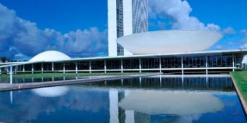 Câmara retoma votações com foco no ajuste fiscal e em medidas de impacto popular Câmara retoma votações com foco no ajuste fiscal e em medidas de impacto popular