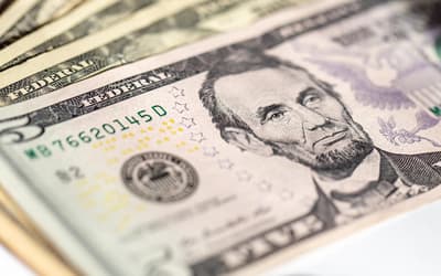 Dólar: moeda encerra última sessão em baixa, cotado a R,37 Dólar: moeda encerra última sessão em baixa, cotado a R,37