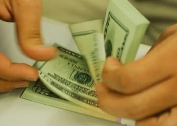 Dólar: moeda encerra o último pregão em alta, atingindo maior valor em quase um mês