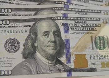 Dólar: moeda encerra o último pregão em queda