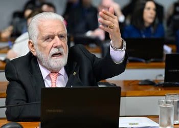 Senado adia votação de projeto que limita pagamento de dívidas de municípios à União
