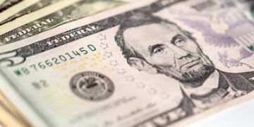 Dólar: moeda encerra última sessão em baixa