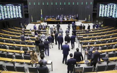 Senado aprova projeto que valida o registro de terras públicas em faixas de fronteiras Senado aprova projeto que valida o registro de terras públicas em faixas de fronteiras