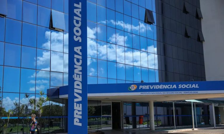 INSS divulga funcionamento das agências e da Central 135 no Natal e Ano Novo