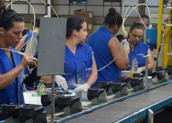 Confiança no setor industrial segue em crescimento em janeiro, segundo FGV IBRE
