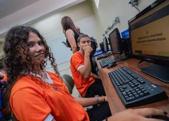 Programa Computadores para Inclusão doa mais de 100 máquinas para Rondônia em 2025