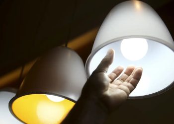 Verão 2026: ANEEL estabelece regras para garantir fornecimento de energia nos municípios