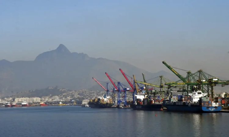 Brasil embarca primeira carga de grãos secos de destilaria para China após abertura comercial