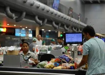 Governo prorroga exigência de acordo coletivo para trabalho em feriados