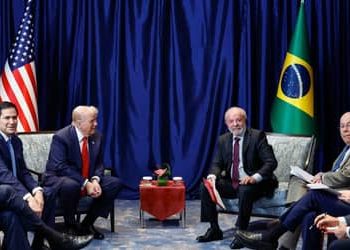 Novo tarifaço de Trump é frágil, mas deve beneficiar o Brasil, apontam especialistas