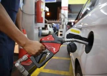 Governo pede investigação sobre alta no preço dos combustíveis