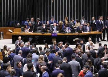 Pequenos empresários pressionam Congresso por reajuste do Simples Nacional