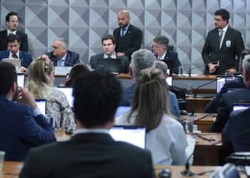 Semana no Congresso começa com indefinição no plenário e protagonismo de comissões