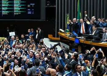 Congresso impõe nova derrota ao governo e derruba veto à dosimetria