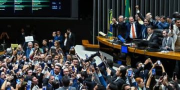 Congresso impõe nova derrota ao governo e derruba veto à dosimetria