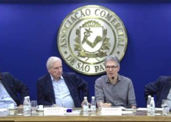Em SP, Zema chama proposta do fim da 6×1 de populismo e reforça apoio ao voto distrital