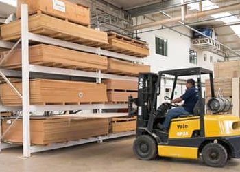 Guerra no Oriente Médio eleva preço das matérias-primas e pressiona indústria brasileira