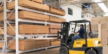 Guerra no Oriente Médio eleva preço das matérias-primas e pressiona indústria brasileira