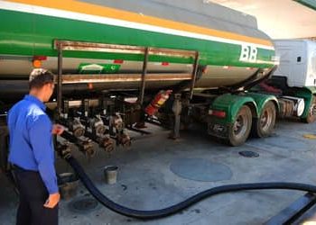Preço do diesel S-10 nas bombas sobe 13,6% em março