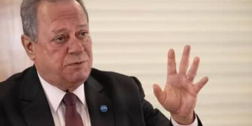 Redução da jornada de trabalho não deve avançar sob pressão eleitoral, diz presidente da CNI