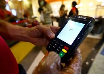 Redução da jornada de trabalho pode elevar preços em 6,2%, aponta CNI