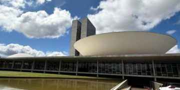 Semana entre feriados indica mês de pouca produção no Congresso Nacional