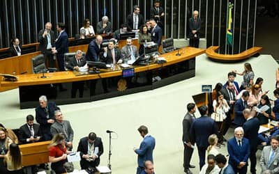 Congresso derruba vetos da LDO e libera acesso de pequenos municípios inadimplentes a recursos federais Congresso derruba vetos da LDO e libera acesso de pequenos municípios inadimplentes a recursos federais