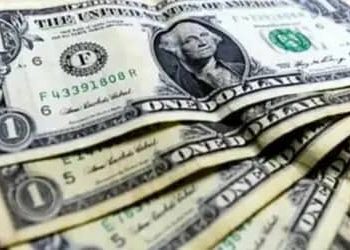 Dólar encerra último pregão aos R$ 5,06