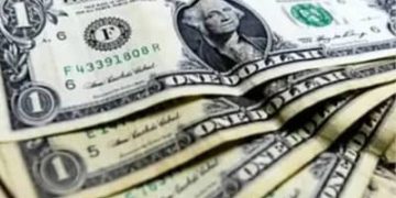 Dólar encerra último pregão em leve queda, aos R$ 4,98
