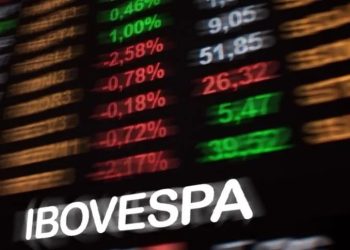 Ibovespa opera em alta e fecha mercado em 177.650 pontos