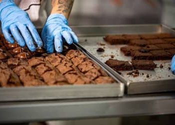 Pequena indústria brasileira tem pior desempenho desde a pandemia, aponta CNI