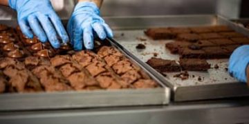 Pequena indústria brasileira tem pior desempenho desde a pandemia, aponta CNI