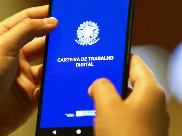 Brasileiros preferem bons salários e estabilidade do que home office e jornada reduzida, aponta CNI