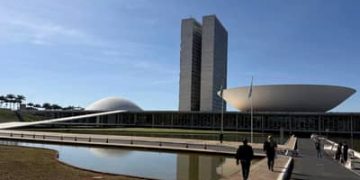 Câmara faz mobilização para votação de matérias enquanto Senado libera ‘home-office’