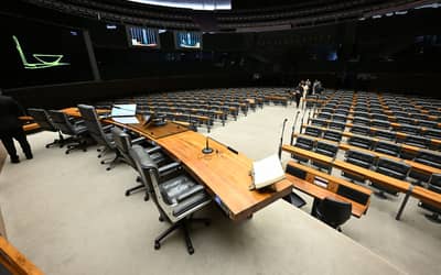 Com “feriado duplo”, Congresso Nacional terá semana esvaziada Com “feriado duplo”, Congresso Nacional terá semana esvaziada