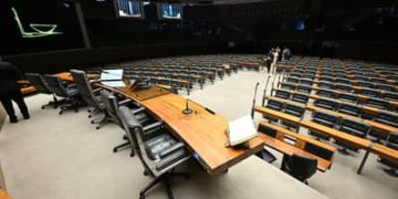 Com “feriado duplo”, Congresso Nacional terá semana esvaziada Com “feriado duplo”, Congresso Nacional terá semana esvaziada