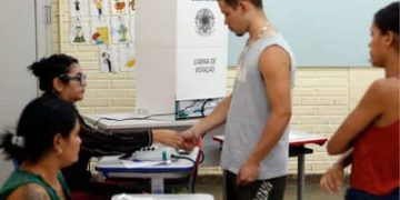 ELEIÇÕES 2026: Flávio Bolsonaro lidera no Sul e no Norte/Centro-Oeste; Lula mantém vantagem no Nordeste